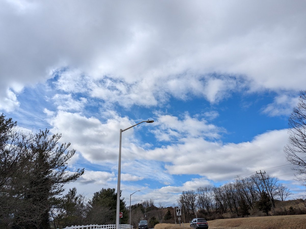 shashib's tweet photo. Skies and #lampposts colors of the nature https://t.co/k9RqjBQ7zg