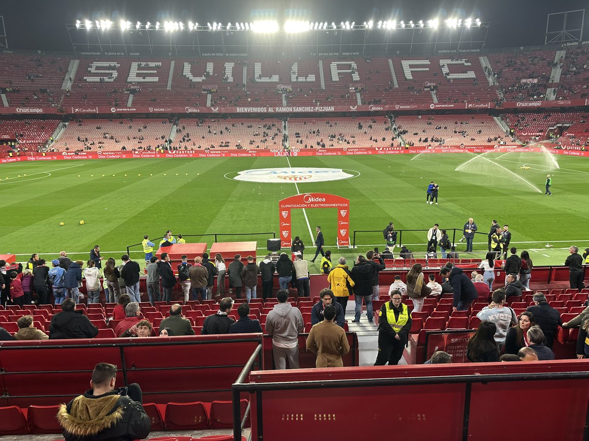 Takie tam… niezłe miejsce się trafiło na Ramon Sanchez Pizjuan… #lazabawa #SevillaBarça