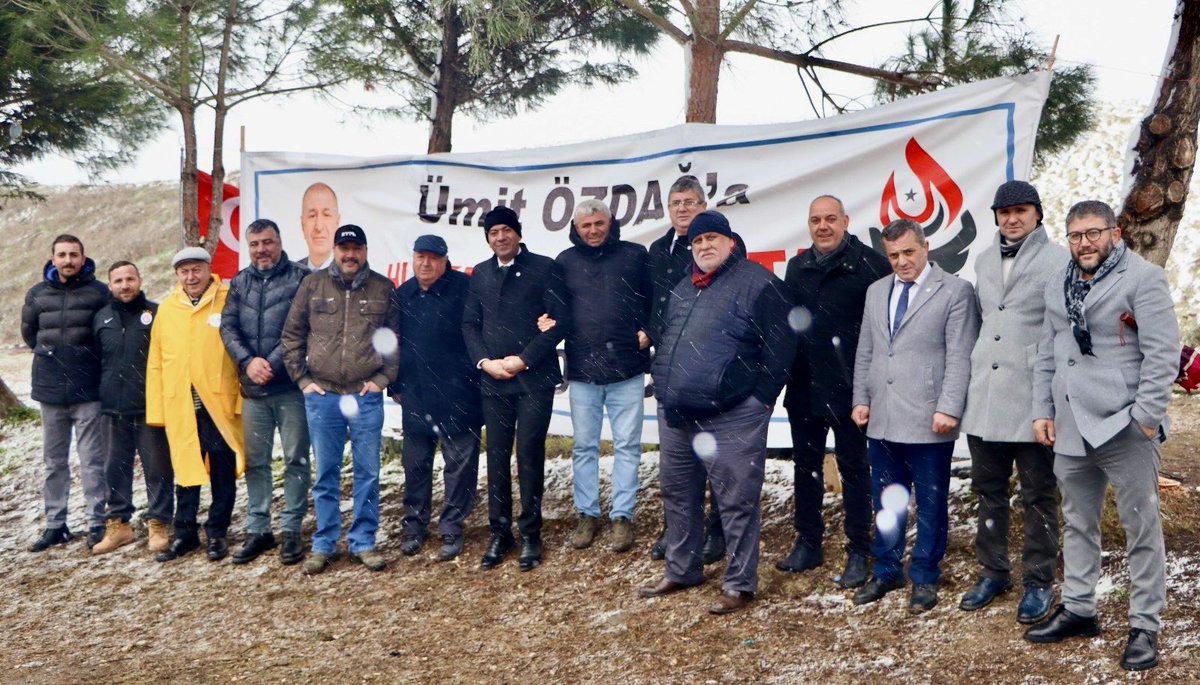 Bugün, esaret altındaki genel başkanımız <a href="/umitozdag/">Ümit Özdağ</a>  ve <a href="/zaferpartisi/">Zafer Partisi</a> ‘ne destek olmak için <a href="/iyiparti/">İYİ Parti</a> İstanbul il yönetim kurulu üyeleri ve ilçe başkanları Silivri cezaevi önünde bulunan   Zafer Otağımızı ziyaret ettiler.
Selam olsun vicdanı hür, fikri hür Vatansever TÜRK