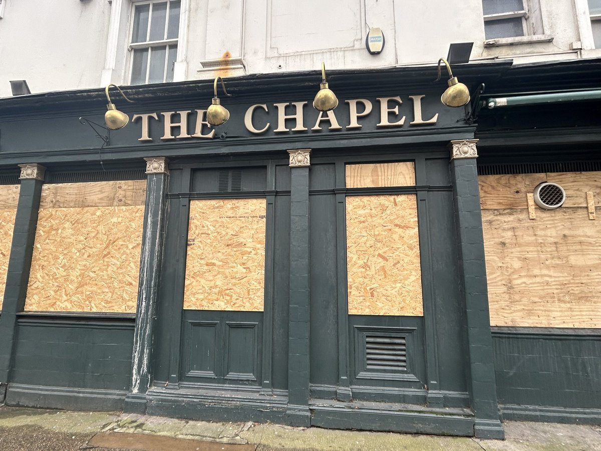 PubsSaving's tweet image. ‼️Doomed pub. The Chapel, 48 Chapel Street #marylebone #nw1 Built early 1800s. Planning permission granted for demolition of pub, with pub in new development. Developer claims there are cracks in building (can’t see any!). Re: 20/06148/FULL. #saveourpubs #closedpubs #lostpubs