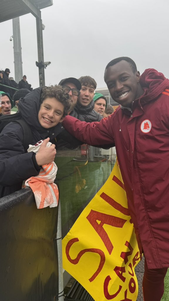 La felicità di mio figlio 🟨🟥
Tks <a href="/Saudabdualhamed/">سعود عبدالحميد Saud Abdualhamed</a> <a href="/OfficialASRoma/">AS Roma</a> 

#VeneziaRoma