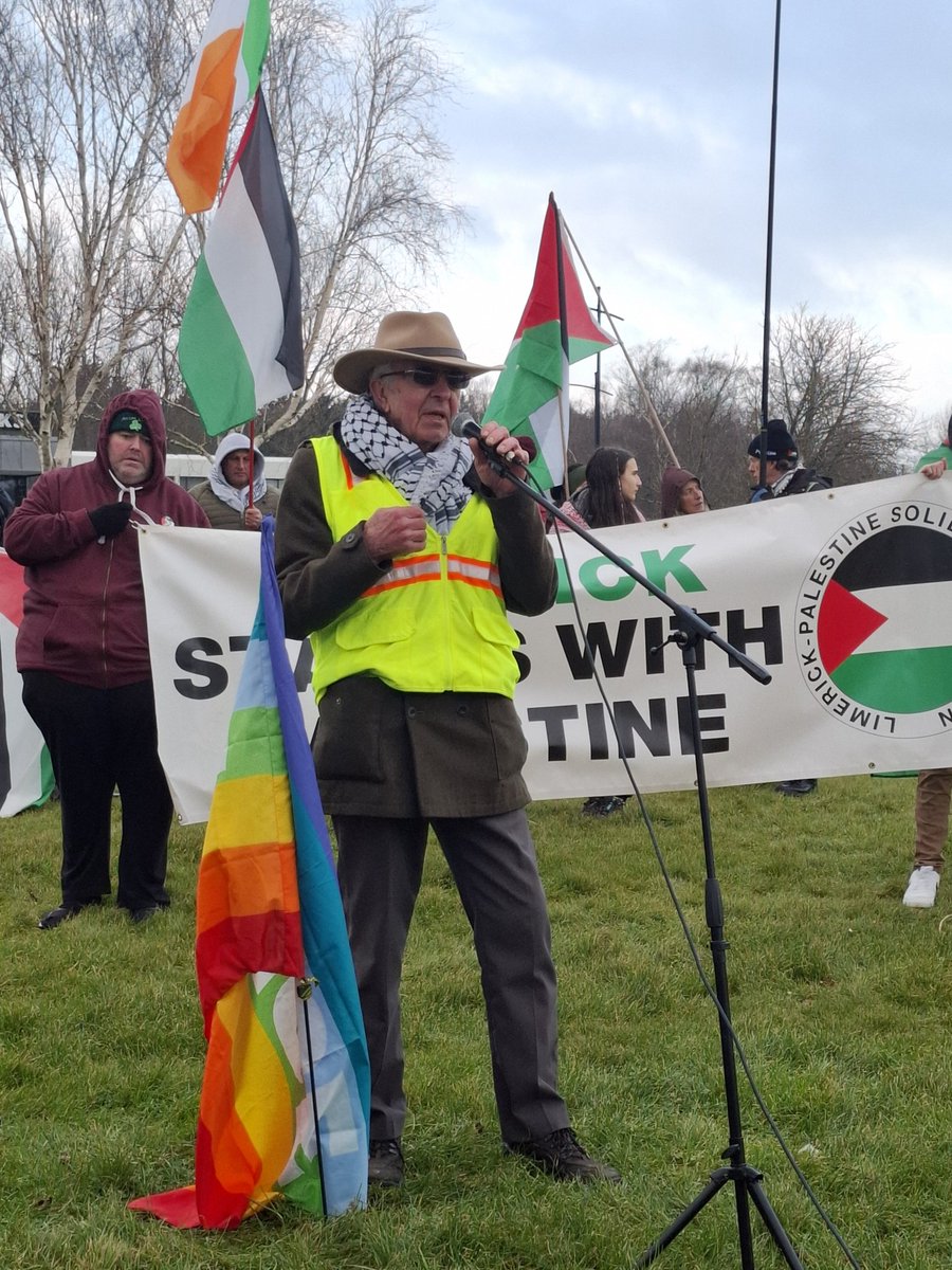 Today with @Shannonwatch at Shannon Airport, part of a weekend of action against transiting called by <a href="/BDSmovement/">BDS movement</a>.  We demand an end to the US military use of Shannon, to the transit of weapons to Israel through our airspace &amp; airports. #StopArmingIsrael #USMilitaryOutOfShannon