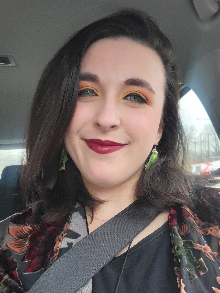 i think it's also important to see my whole look, especially my earrings