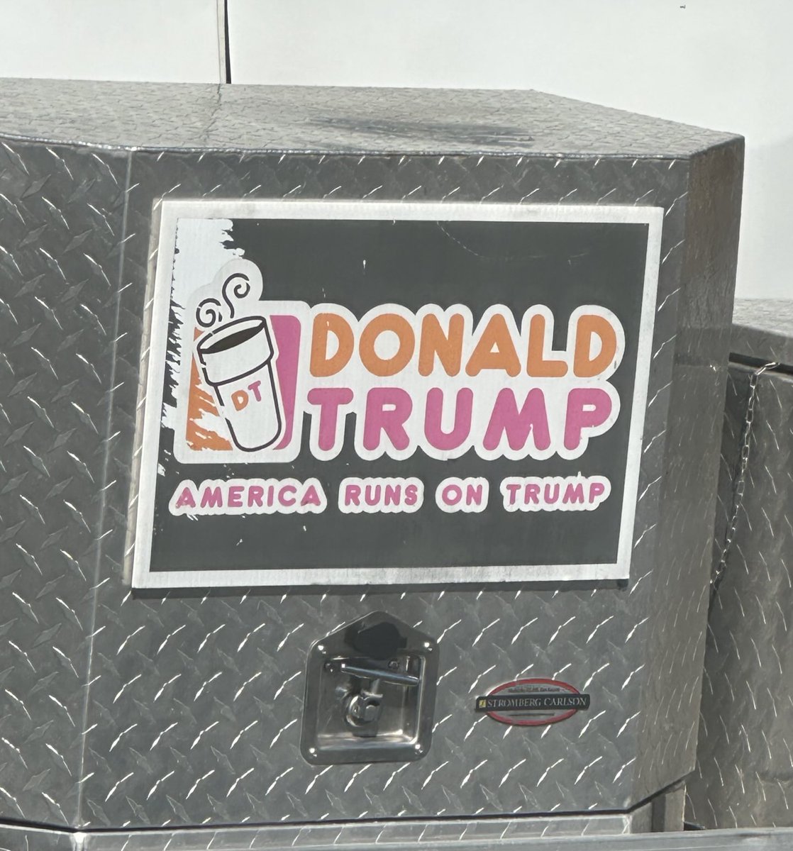 AtcoWayne's tweet image. Passed a truck with a message. 🤣