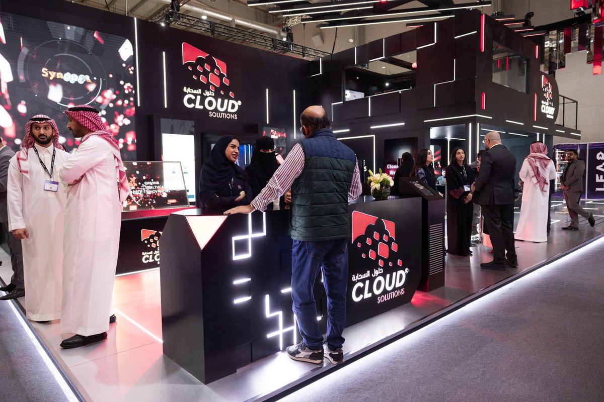 _CloudSolutions's tweet image. كان اليوم الأول لنا فى #ليب25 انطلاقة رائعة، حيث شهد جناحنا H1.L80 حضوراً مدهشاً من الزوار الذين توافدوا بأعداد كبيرة للمشاركة في حوارات مثمرة. لقد أتاح هذا اليوم فرصة لفتح آفاق جديدة نحو شراكات واعدة، ونسجنا خططاً لمستقبل مشرق مليء بالابتكار والتحديات المثيرة.

#ليب25
#LEAP25…
