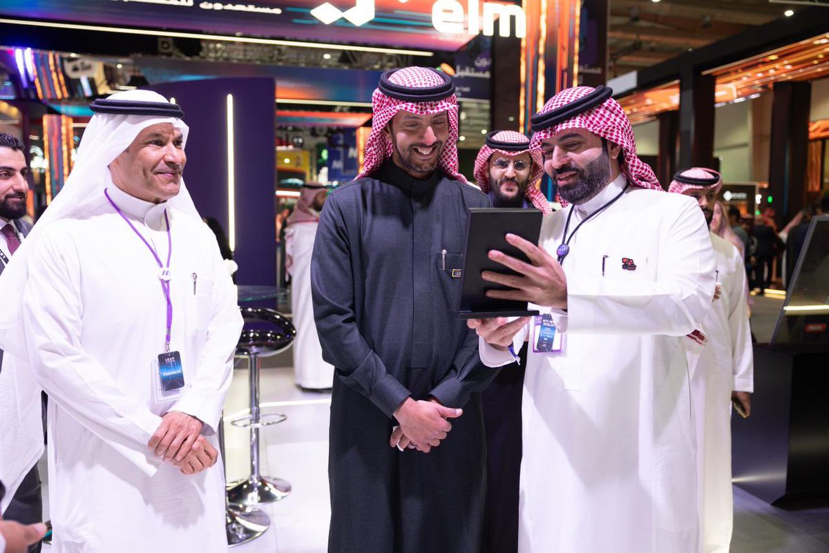 _CloudSolutions's tweet image. كان اليوم الأول لنا فى #ليب25 انطلاقة رائعة، حيث شهد جناحنا H1.L80 حضوراً مدهشاً من الزوار الذين توافدوا بأعداد كبيرة للمشاركة في حوارات مثمرة. لقد أتاح هذا اليوم فرصة لفتح آفاق جديدة نحو شراكات واعدة، ونسجنا خططاً لمستقبل مشرق مليء بالابتكار والتحديات المثيرة.

#ليب25
#LEAP25…