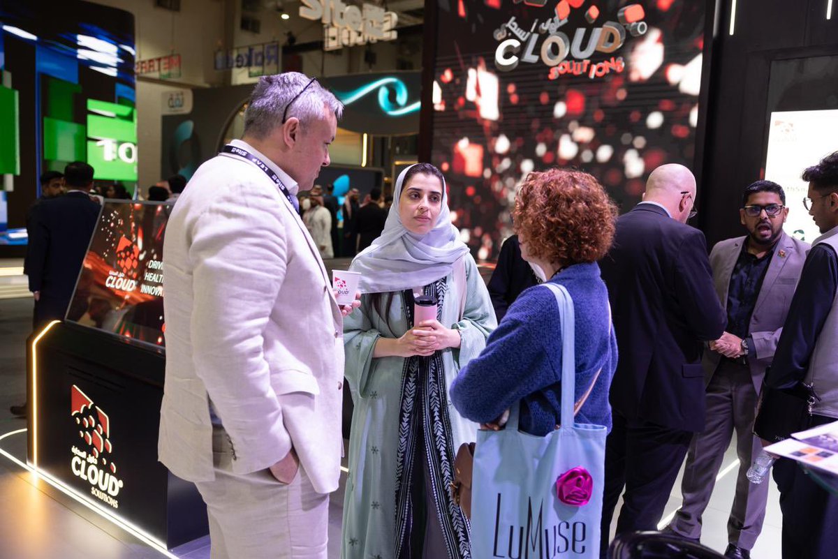 _CloudSolutions's tweet image. كان اليوم الأول لنا فى #ليب25 انطلاقة رائعة، حيث شهد جناحنا H1.L80 حضوراً مدهشاً من الزوار الذين توافدوا بأعداد كبيرة للمشاركة في حوارات مثمرة. لقد أتاح هذا اليوم فرصة لفتح آفاق جديدة نحو شراكات واعدة، ونسجنا خططاً لمستقبل مشرق مليء بالابتكار والتحديات المثيرة.

#ليب25
#LEAP25…