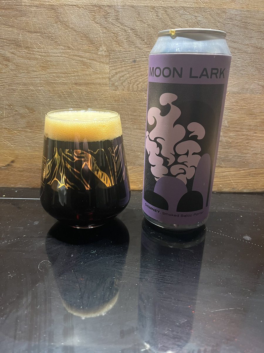 8.9% Smoked Baltic Porter 🤤
Tasting amazing in front of the fire while the rain pours down outside. Cheers 🍻