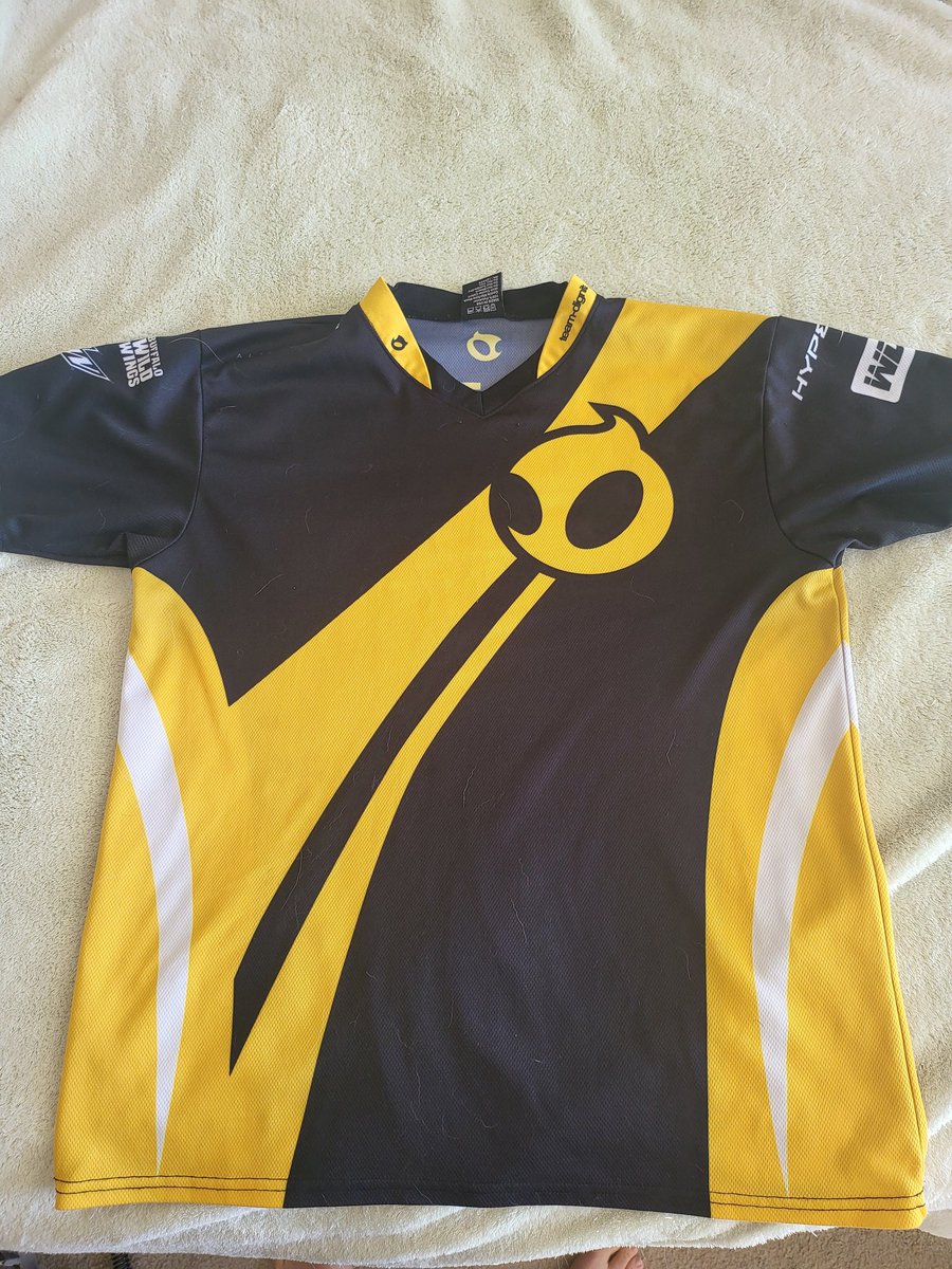 P4rtyTrainVA's tweet image. I had to bust out the jersey for today. Let's get that #bigdig #digwin today. @dignitas @DignitasLoL @DIG_Pyrex