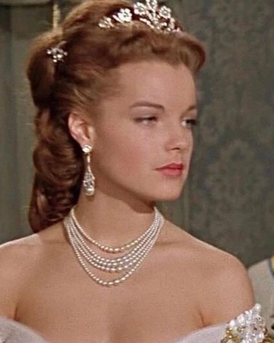 SphinixEy's tweet image. Purity at its finest #likealady #BusinessProposal