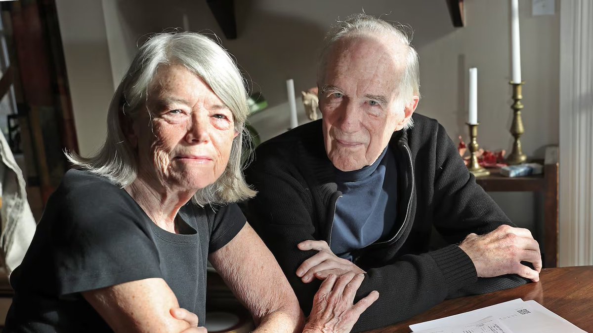 My doctoral chair &amp; coauthor, Christopher ("Sandy") Jencks has died. A brilliant scholar &amp; teacher, he cared deeply about evidence, and ran a superb interdisciplinary inequality seminar at Harvard. My condolences to his family, especially his remarkable wife Jane Mansbridge.