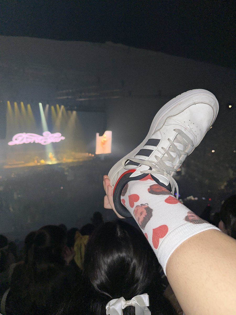 11thebluegrana's tweet image. PAUL MESCAL ESTÁ EN EL CONCIERTO DE GRACIE #paulmescal #GracieAbrams #TSOUMADRID #TSOUtour