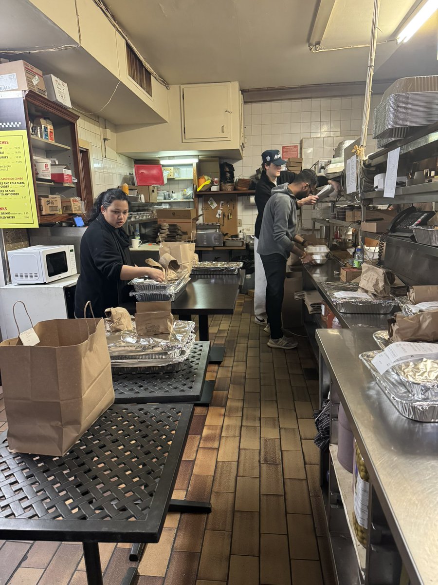 bistro_on's tweet photo. Ok itβs 2pm and here we go! #SuperStaff #SuperBowlSunday https://t.co/iQCb8t4Qk9