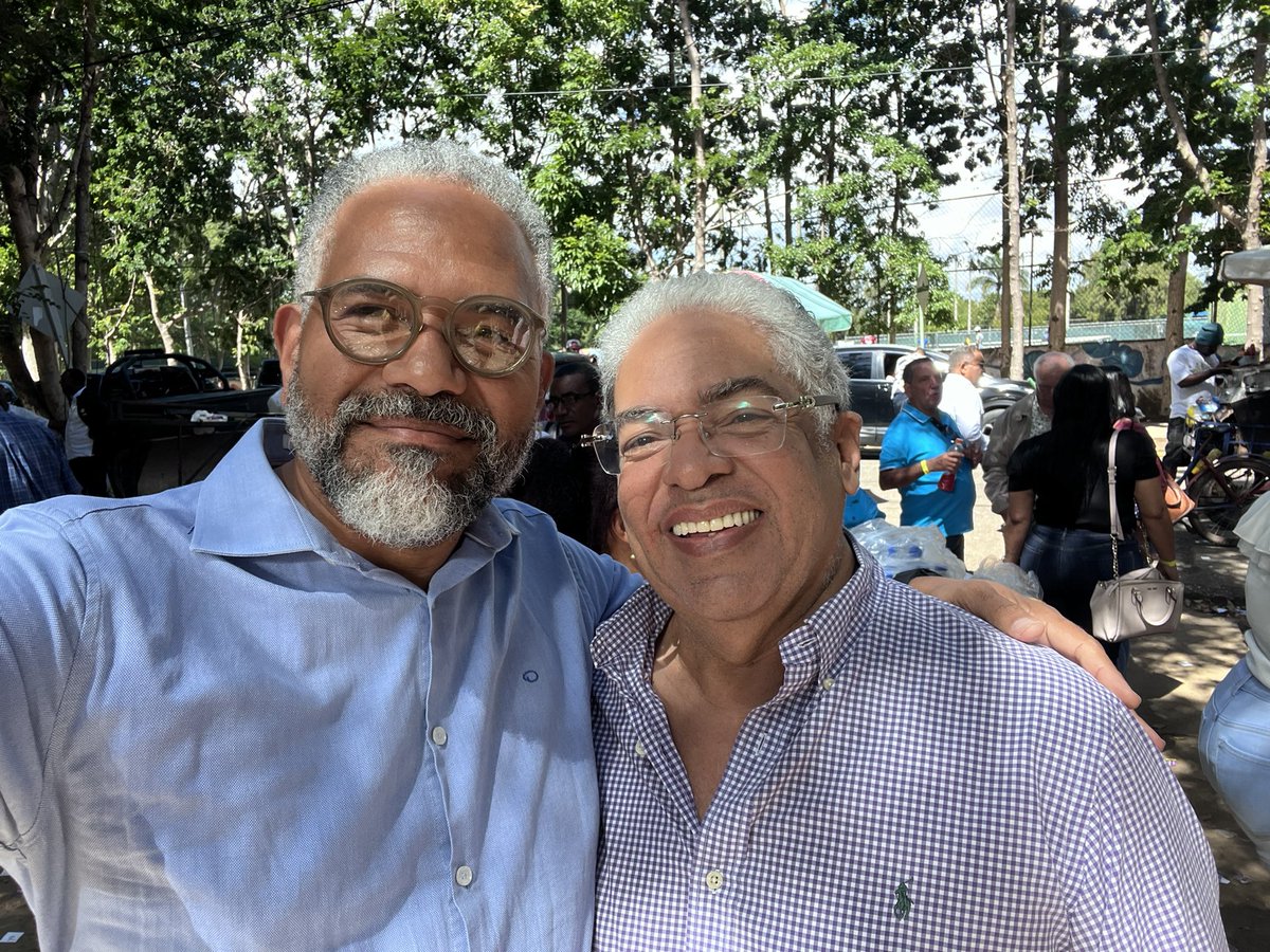 vrsanchez68's tweet photo. Participando en la elección de los titulares de las secretarías del @PLDenlinea. Acompañado del compañero @chanelsocial. https://t.co/CCcYoxVUVd