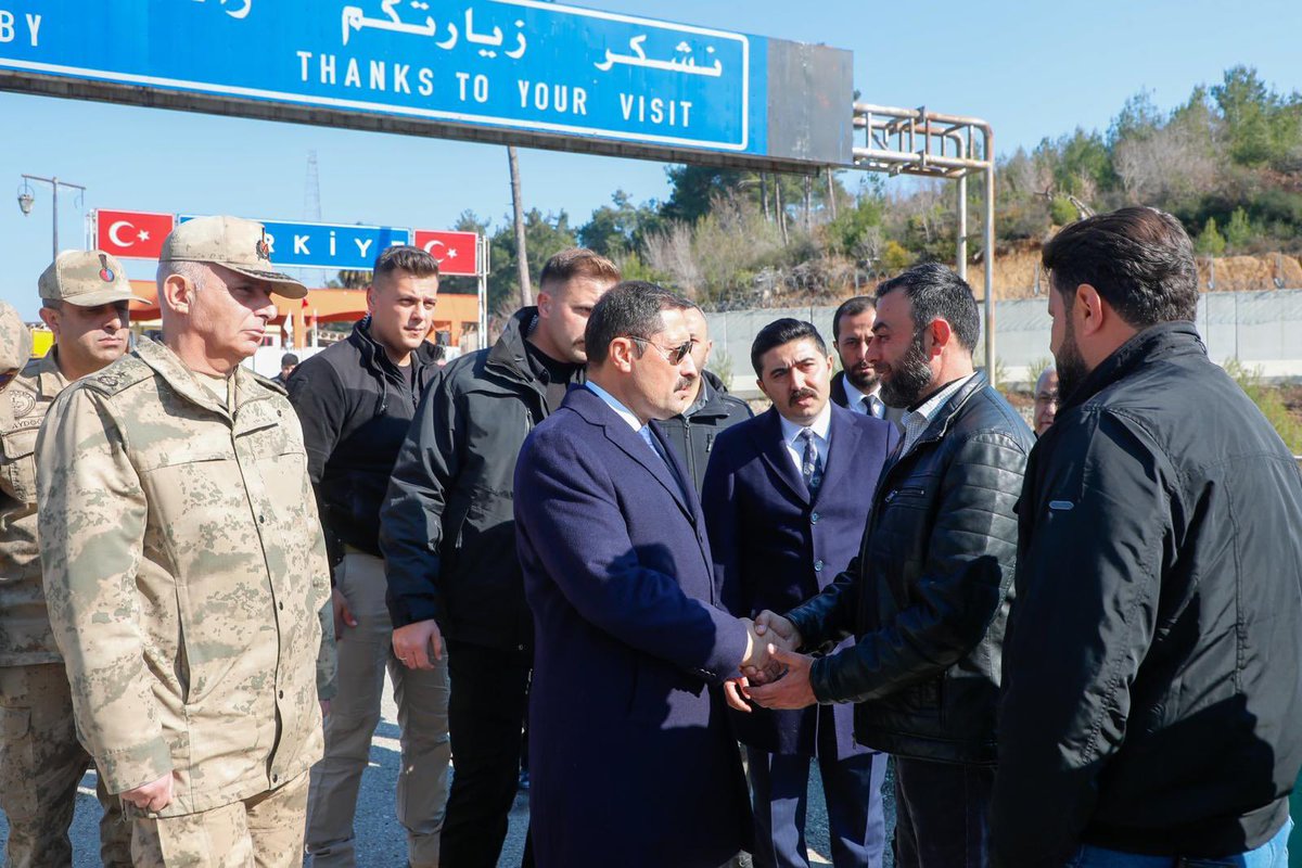 _huseyintutar68's tweet photo. Medeniyetler şehri Hatay’ımız için kim bir taş üstüne taş koyar, hizmet ederse bizlerde başımızın üstünde tutarız. 

6 Şubat asrın felaketi depremlerin ardından Hatay’ımıza gelerek acılı günümüzü paylaşan, derdimizi derdi gören Valimiz sn. @MustafaMasatli’ya teşekkür ederim. https://t.co/PbQiabZJjI