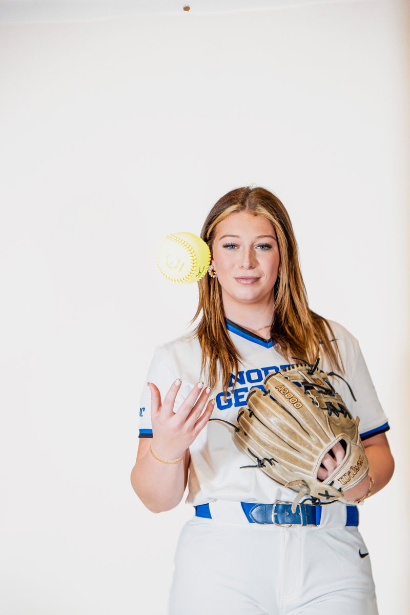Graci West takes the mound 👏

#HawkEm