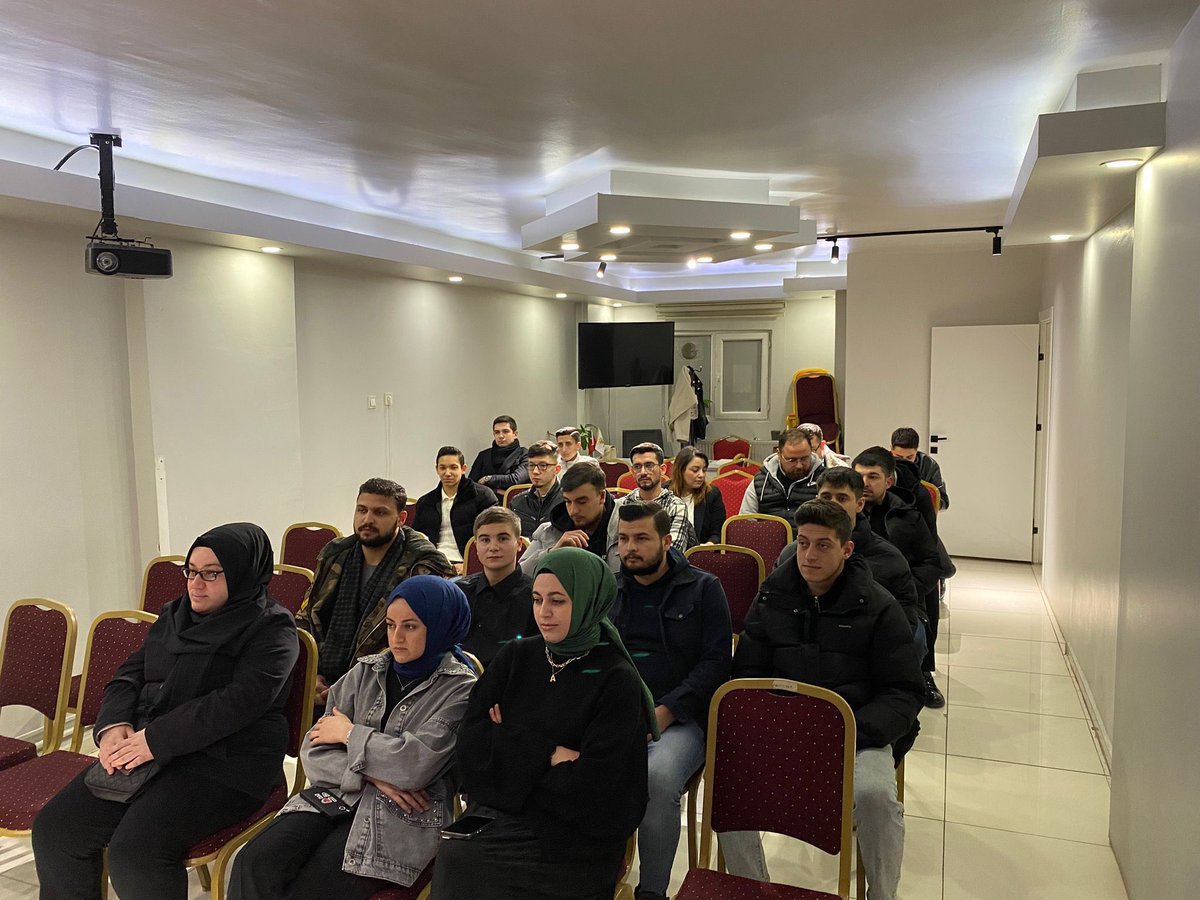 Bugün, teşkilat çalışmalarımızı değerlendirmek ve gelecek projelerimizi planlamak üzere İlçe Başkanımız Mete Burak Eker Başkanlığında yönetim kurulu toplantımızı gerçekleştirdik. Daha güçlü bir gençlik, daha güçlü bir Odunpazarı için durmadan çalışmaya devam ediyoruz!