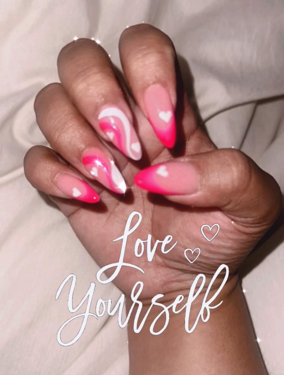 honeyMOmoney's tweet image. Day 9 - Hands In
Not my nails right now but when I had these done I definitely drew inspiration from these sneakers 💖
👟 Air Max 1 ‘86 Doernbecher Hailey
 #BHMKOTD25 #BHMKOTD