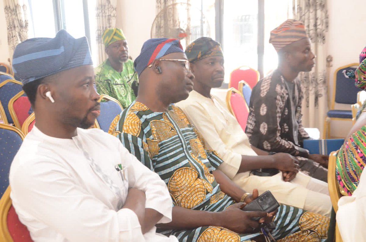 Today, I led my fellow House of Assembly members (<a href="/oghaofficial/">OgunHouseOfAssembly</a>) on a condolence visit to extend our heartfelt sympathies to the royal family of the Alaperu of Iperu, Late Oba Adeleke Idowu Basibo and the people of Iperu during this time of immense loss of their revered king.