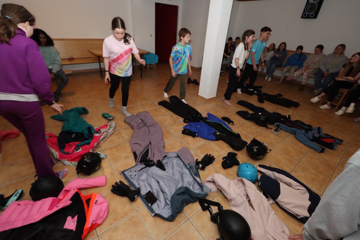 P7 SKI TRIP | The sun broke through for our afternoon on the slopes 🌤️. In the evening, we competed in the first 5 rounds of the world famous GWC indoor Winter Olympics extravaganza. We can’t wait for tomorrow! ⛷️🎿😃