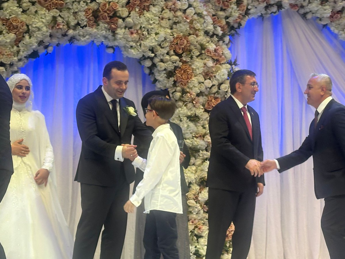 ayhanacikbas's tweet photo. Cumhurbaşkanı Yardımcımız Sayın Cevdet Yılmaz’ın (@_cevdetyilmaz) oğlu Ferhat Yılmaz ve Esra Alperen kardeşlerime iki cihan saadeti ve bir ömür boyu mutluluklar diliyorum.

Allah mesut eylesin https://t.co/m0GvfZaqSr