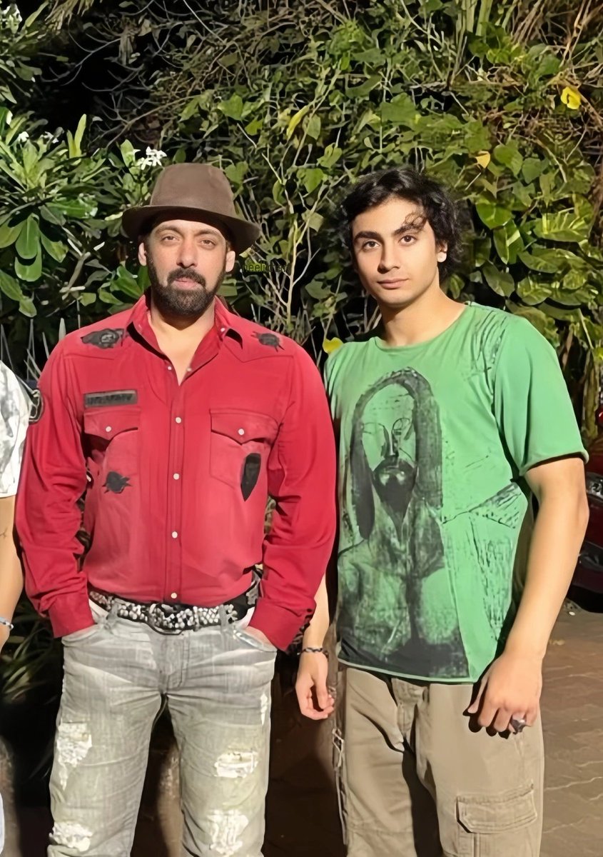 neelikhan786Skf's tweet photo. 💎 #Salmankhan #Podcast #ArhaanKhan #SikandarOnEid2025 https://t.co/jKCNhVgXeg