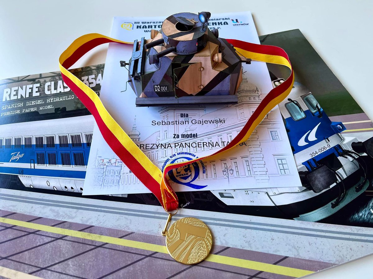 Z Kartonowej Syrenki powrót z tarczą💪
Na tegorocznej edycji udało mi się zająć 1 miejsce 🥇modelem czechosłowackiej drezyny pancernej z okresu międzywojennego Tatra T18. To zaszczyt, ponieważ impreza miała bardzo wysoki poziom, a swoje prace wystawiła czołówka polskich modelarzy