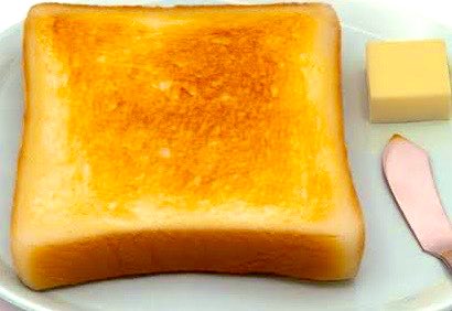 みなさん　おはようございます♪👩🏻‍🚒

2/10(月)です。🧸

明日は建国記念日で祝日㊗️だから今日は
同じ月曜日でも頑張れる感じですかね。
自分も明日は休みます！！
とは言え、一日野暮用で外出しますが💦

バターを乗せたパンをトースターで
焼いている事が多いんですが、乗せ
忘れてしまいました🤣