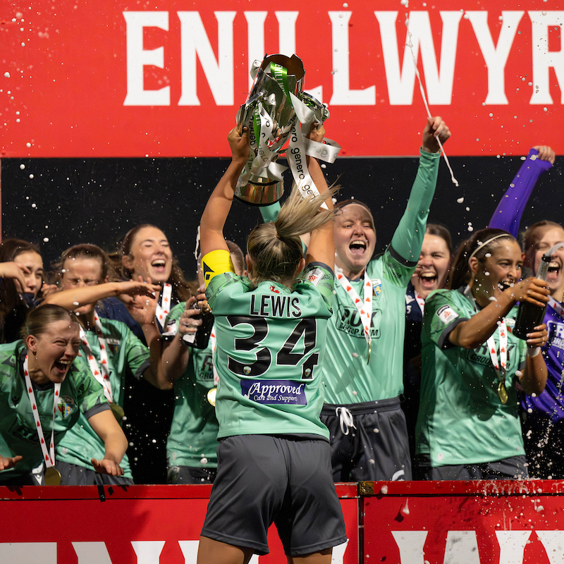 AdranLeagues's tweet photo. 🏆 REPORT | @tnsfcwomen make history as they defeat Swansea City at Latham Park to lift the #GeneroAdranTrophy ⤵️