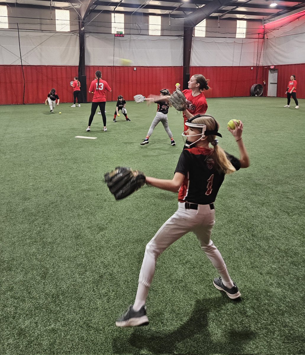 Huge shout out to our 18U National Team on a great Big Quake Little Quake day. My girls had a great time and learned a lot. 

#nequakessb