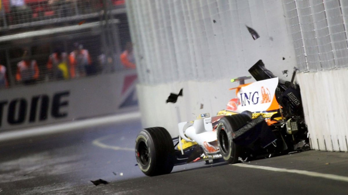Formula_Stats's tweet photo. Crashgate: el escándalo que sacudió a la F1. 

Un choque a propósito, una victoria manipulada y la caída de Flavio Briatore, hoy jefe de Alpine, el equipo de Franco Colapinto.

¿Cómo se orquestó? ¿Cómo se descubrió? ¿Qué pasó después? 
Te lo contamos en este hilo. 👇