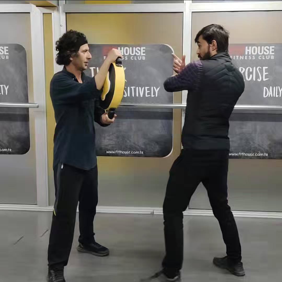 CoachHasanAli's tweet image. Bir antrenmandan🙏

Wing Chun ya da Self Defans yapmak için;

İletişim DM yoluyla ya da

📧: instructor.hasanali@gmail.com
📱: 0537-512-34-75

WING CHUN İSTANBUL
_________________________

#hammerpunch #handpad #punch #lesson #balyozyumruk #yumruk #ders