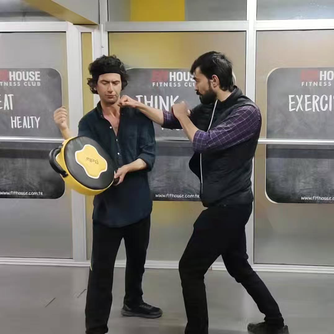 CoachHasanAli's tweet image. Bir antrenmandan🙏

Wing Chun ya da Self Defans yapmak için;

İletişim DM yoluyla ya da

📧: instructor.hasanali@gmail.com
📱: 0537-512-34-75

WING CHUN İSTANBUL
_________________________

#hammerpunch #handpad #punch #lesson #balyozyumruk #yumruk #ders