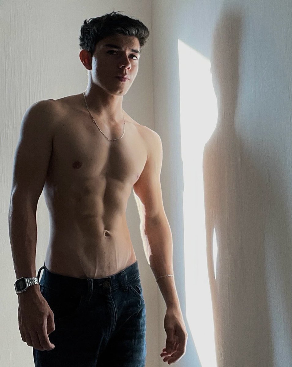 LoveSickboy_3's tweet image. Se entrenó 😌