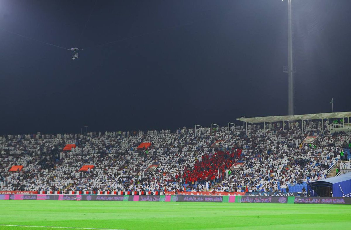 رئيس يريد الجلوس على كرسي الرئاسة حتى أن يتواجد الفريق في الدرجة الرابعة!

فريق بحجم الرائد لم يحقق أي منجز معه، لم يصل لنهائي، لم يتأهل لآسيا، بل يعيش الجمهور معه في حالة توتر حتى أن يبقى الفريق في الممتاز

حان التغيير

 #الخميس_موعدنا_لتمرين_رايدنا