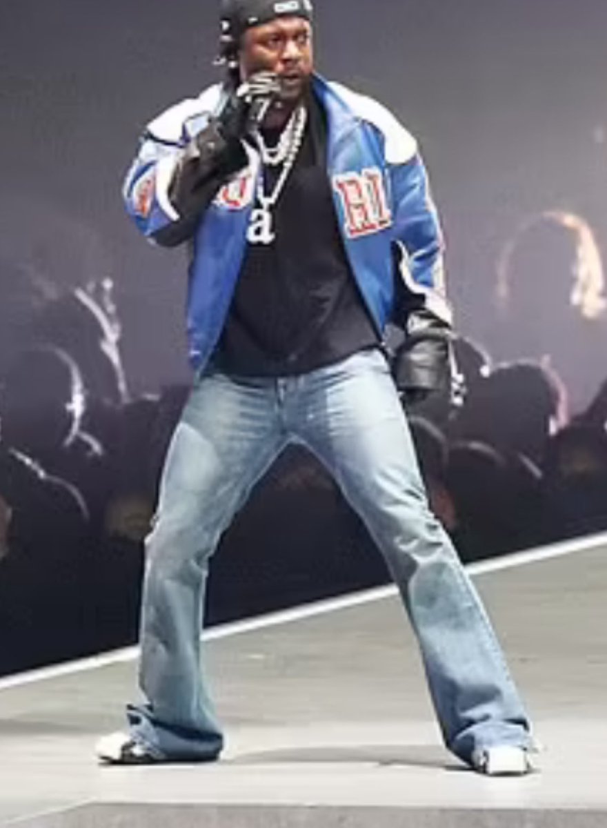 elaursen_7's tweet image. So grateful to @kendricklamar for having the courage to highlight the struggles short girls face 🥹