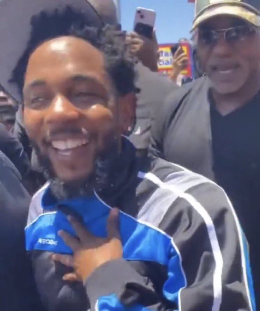 An entire stadium yelling “A MINOOOOOR” during one of the most-watched events in television. Kendrick Lamar, the legend that you are >>> #SuperBowl