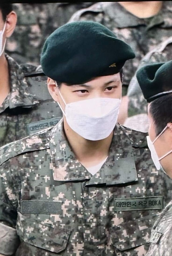 kaisooside's tweet photo. WELCOME BACK KIM KAI 🥳🥳🥳
Thank you for your hard working. You did great 🤗🐻♥️

#카이_소집해제_디데이
#올해는_종인이랑_재밌어주금
#WelcomeBackOurKai https://t.co/XOe5OFXPMB