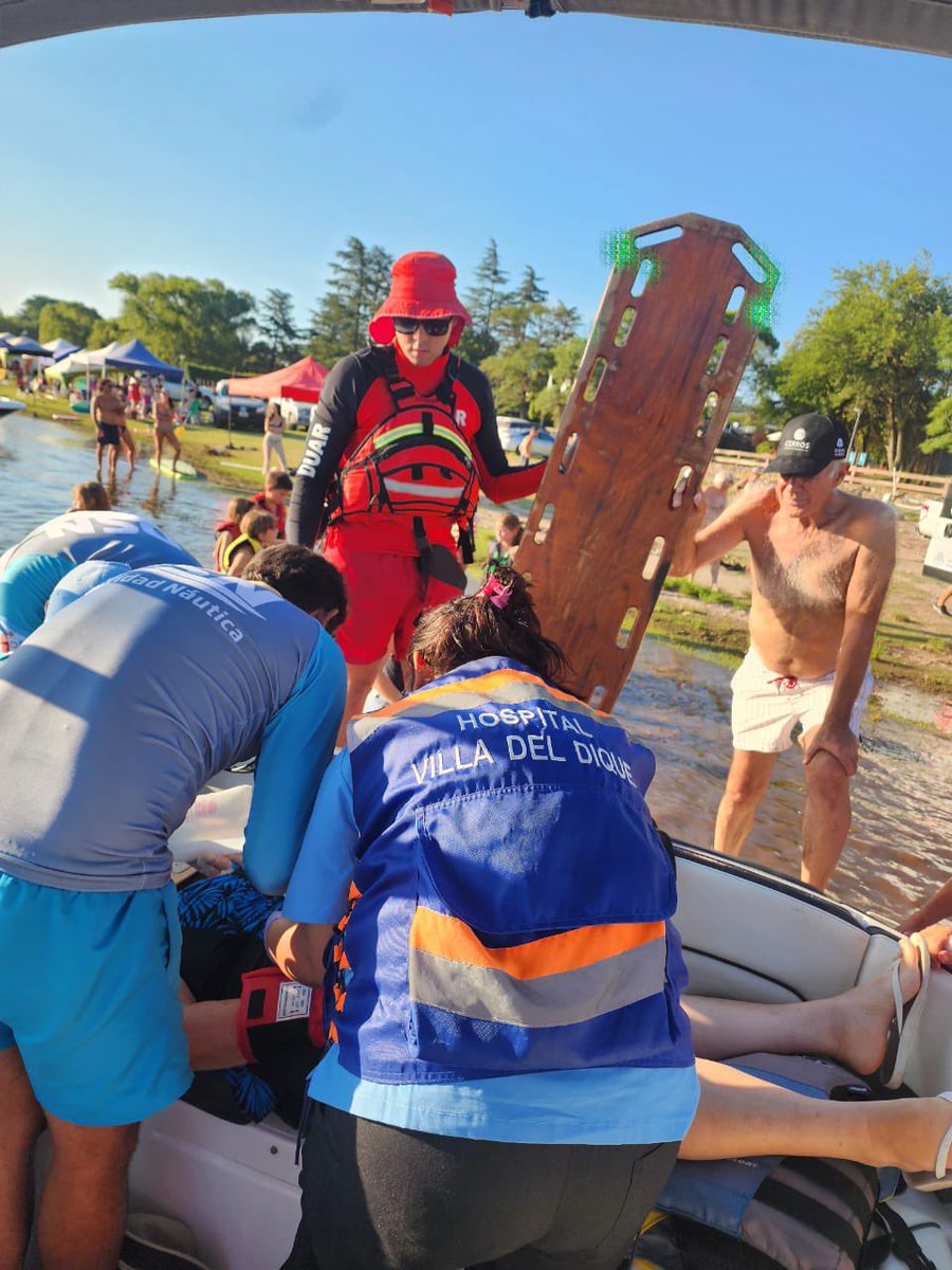minsegcba's tweet image. 📍 En Villa del Dique, personal de DUAR Calamuchita asistió a una mujer de 72 años, oriunda de Berrotarán, quien sufrió la fractura de su brazo izquierdo tras caer de una embarcación mientras navegaba en el dique de #Embalse.

La mujer fue trasladada al Hospital Municipal de