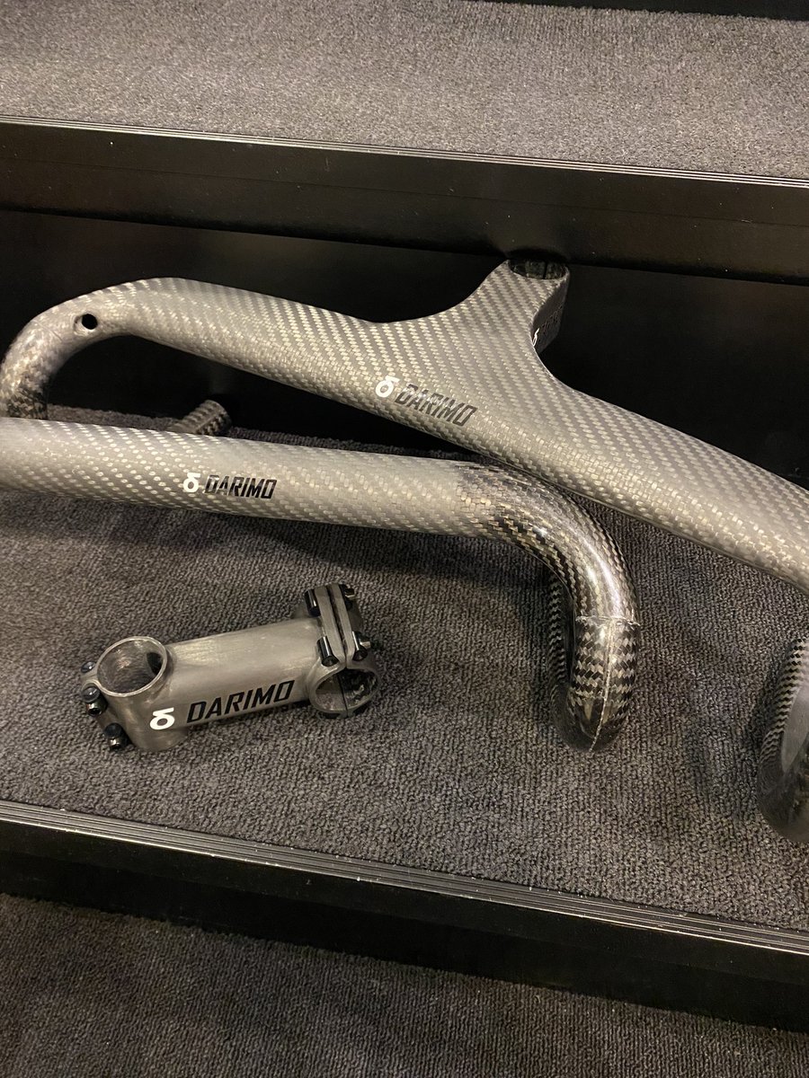 katocycle's tweet photo. DARIMOのNexum Drag、Ellipse Roadハンドルバー、iX4 ステムが少量在庫となりました‼️ Nexum Dragはエアロの一体ハンドルながら僅か205gと超軽量です✨Ellipse Roadハンドルバーは126g、iX4 ステムは80gとそれぞれ世界最軽量クラスのコックピットが今ならすぐに手に入ります‼️#DARIMO #TRISPORTS https://t.co/rNu556CnTj
