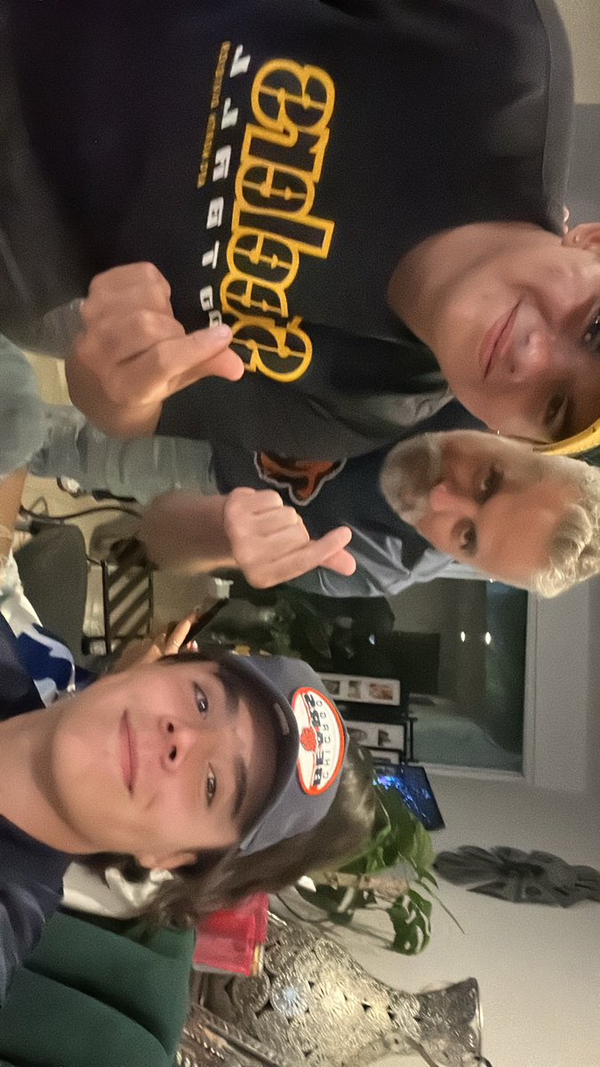 tt_perezsutton's tweet photo. Disfrutando el Super Bowl SIEMPRE BEARS #SBxFSMX #sbxfmx #foximpacto @FOXSportsMX https://t.co/IC8ApA9M0f