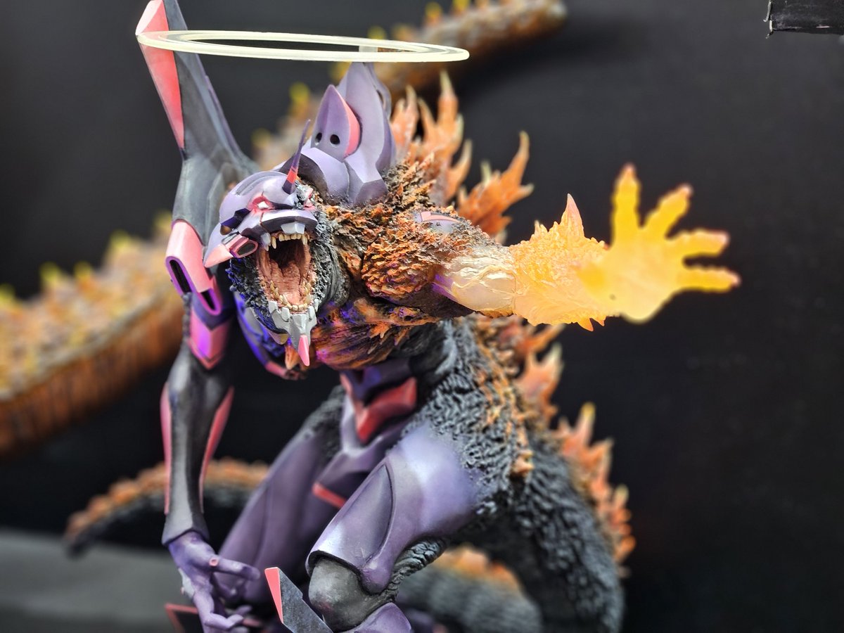 13imi's tweet image. 日曜日は朝イチから家族でワンフェス！幕張メッセに造形・フィギュアの個人・企業ブースが2000？！こんなに作り手がいるってすごいことよね。小1息子も一緒に閉会の17時まで探索。

ゴジラ、エヴァ、ダンジョン飯、ドロヘドロ、生物標本など歩けば好きな物に当たる状態で最高でした
#WF2025W