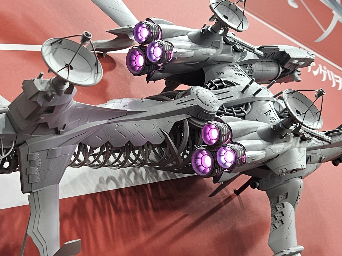 13imi's tweet image. 日曜日は朝イチから家族でワンフェス！幕張メッセに造形・フィギュアの個人・企業ブースが2000？！こんなに作り手がいるってすごいことよね。小1息子も一緒に閉会の17時まで探索。

ゴジラ、エヴァ、ダンジョン飯、ドロヘドロ、生物標本など歩けば好きな物に当たる状態で最高でした
#WF2025W