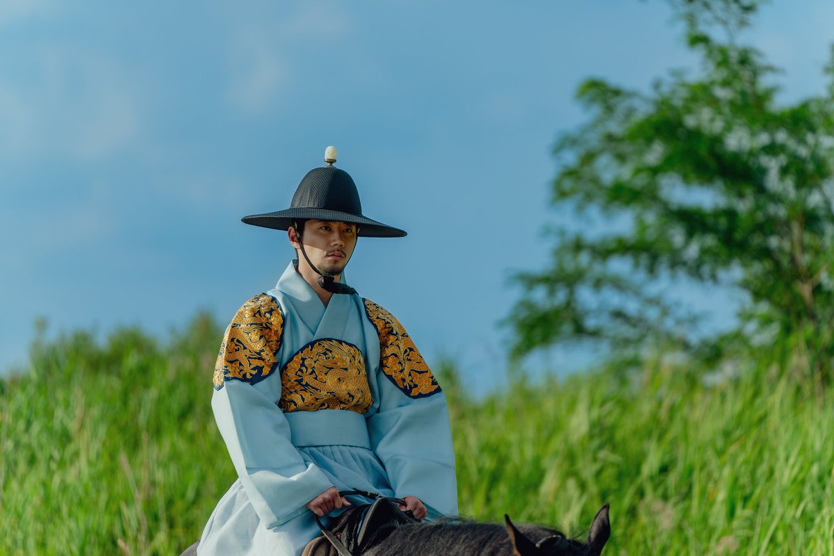 BILLIONS_ent_'s tweet photo. [📺] #이준영 

tvN X TVING 오리지널 '원경' 스틸 공개📸

백성을 위한 성정과
부모님을 향한 깊은 효심을 가진 ‘세종’

'세종'으로 변신한 준영 배우는
11일 오후 8시 50분 최종회,
10일 오후 2시 티빙에서 11-12화 선공개에서 만나요🙌🏻

<사진 제공 = tvN, TVING>

#LEEJUNYOUNG
#tvN #TVING #원경 #TheQueenWhoCrowns
#빌리언스 #BILLIONS