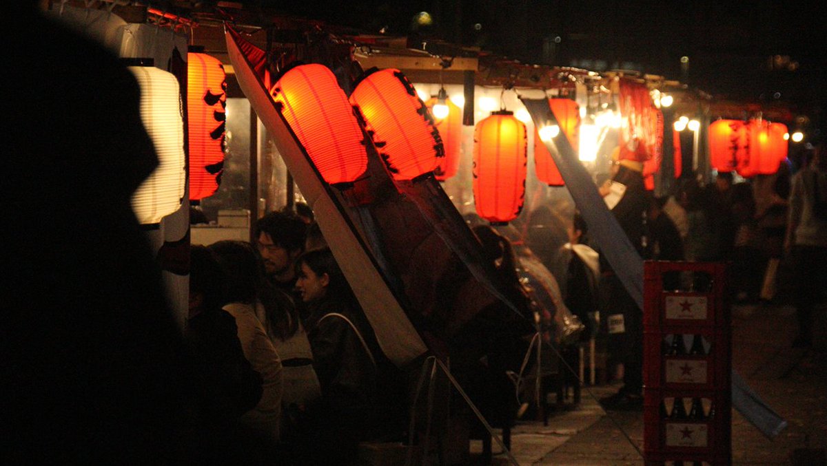 chiba_citysales's tweet photo. 🏮ちば富士見屋台横丁🏮
選りすぐりの千葉グルメ20店が集結😍
#屋台横丁 になった #千葉駅前大通り で千葉グルメに舌鼓を打ち、はしご酒を満喫😋🍻
📅2/14(金)16～22時、15(土)12～22時、16(日)12～20時
📍千葉駅前大通り（朝日生命千葉ビル前）
#千葉市
詳細➡️https://t.co/rqdbbUmg1P https://t.co/ZgejTE72ap