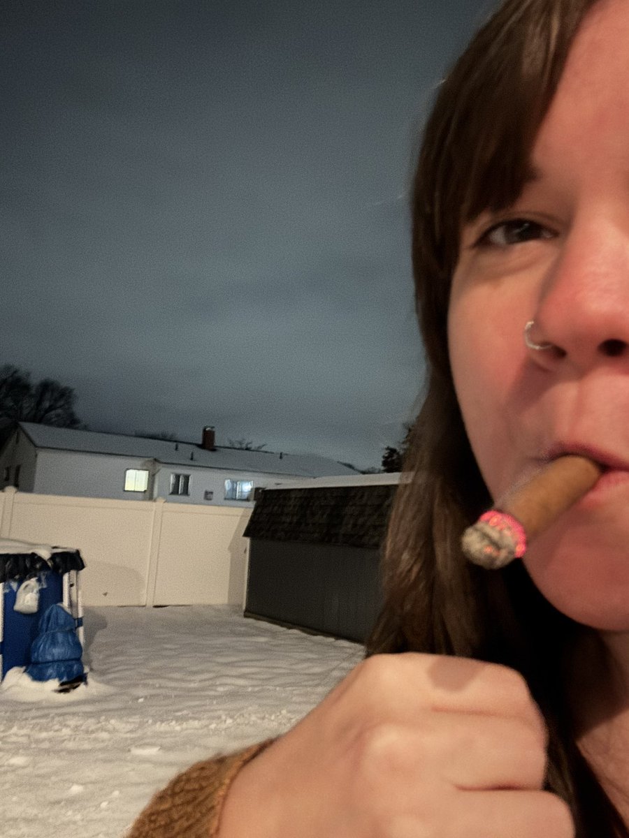 Eggveal_'s tweet photo. Smoking a cigar watching Kendrick #BallerStatus https://t.co/ycmYPdx0ZJ