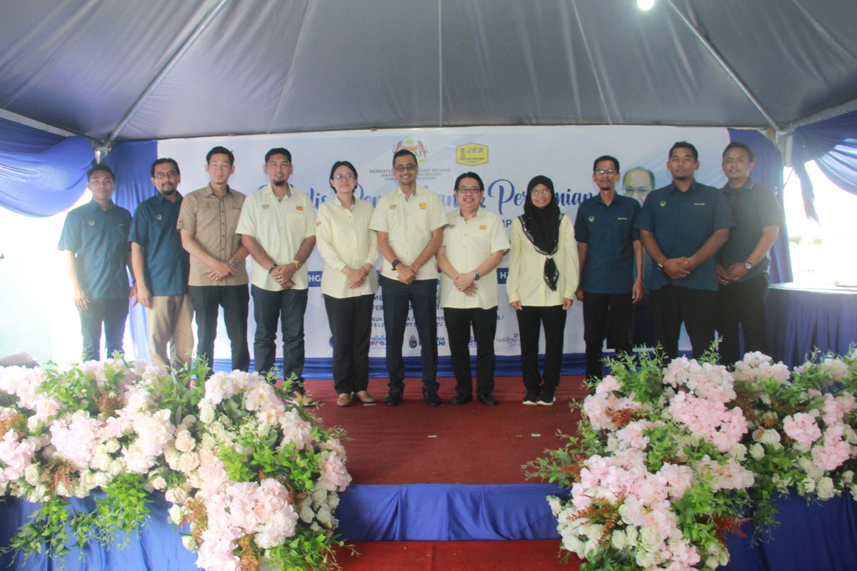 JKR Manjung (@jkrmanjung) on Twitter photo MANJUNG,08 Februari 2025-Majlis Penyerahan Dan Perasmian Bangunan Pusat Rukun Tetangga (PRT) Taman Keris / Batu 6 Lekir, Manjung Perak Yang Disempurnakan Oleh YBhg. Datuk Seri Hj. Hasnol Zam Zam bin Hj. Ahmad, Ketua Setiausaha Kementerian Perpaduan Negara <a href="/moworksmy/">Kementerian Kerja Raya Malaysia</a> <a href="/JKRPERAK/">JKR PERAK</a> MANJUNG,08 Februari 2025-Majlis Penyerahan Dan Perasmian Bangunan Pusat Rukun Tetangga (PRT) Taman Keris / Batu 6 Lekir, Manjung Perak Yang Disempurnakan Oleh YBhg. Datuk Seri Hj. Hasnol Zam Zam bin Hj. Ahmad, Ketua Setiausaha Kementerian Perpaduan Negara <a href="/moworksmy/">Kementerian Kerja Raya Malaysia</a> <a href="/JKRPERAK/">JKR PERAK</a>