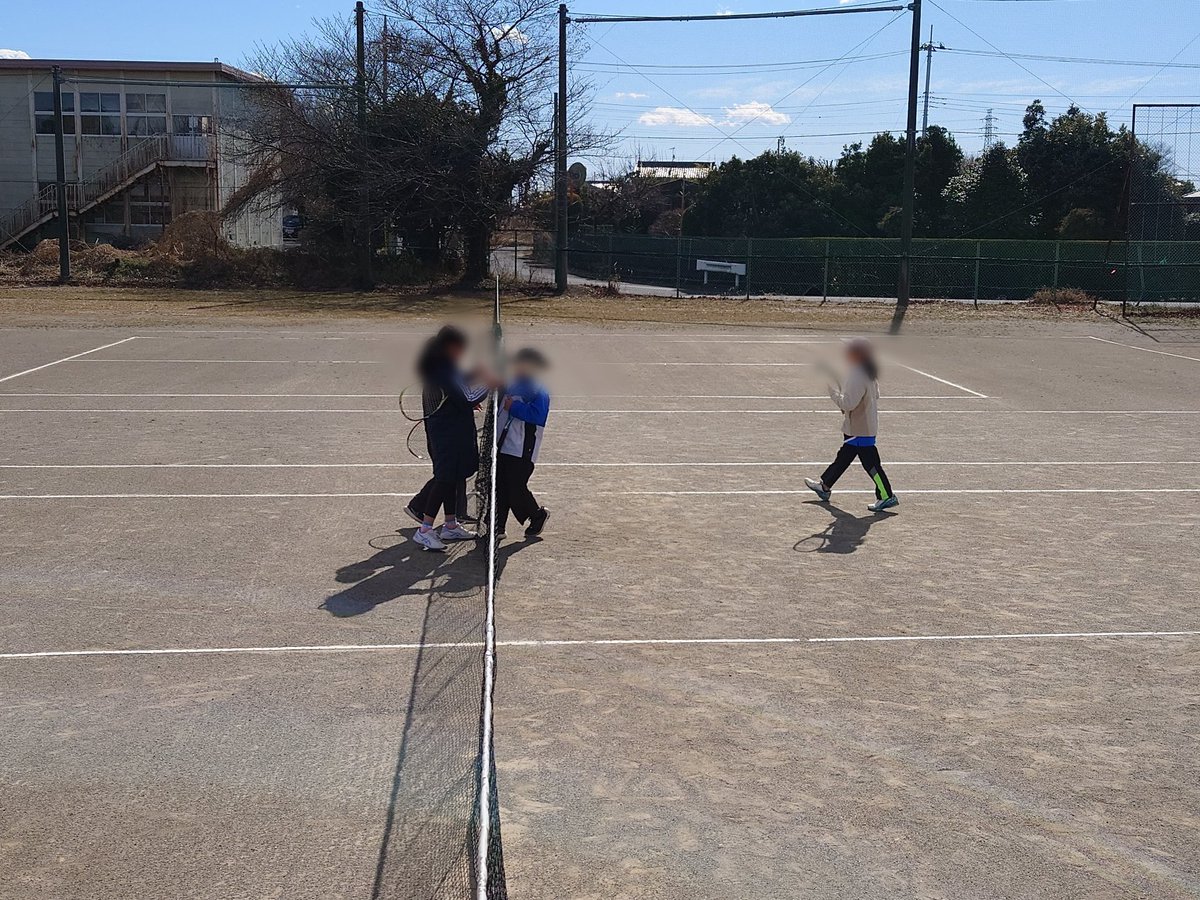 yoshimi_stc's tweet photo. #ソフトテニス
#ジュニア
#中学生
#小学生
#吉見ふれあいジュニア
寒空の下、少人数ですが元気良く練習‼️試合形式も少し様になってきたかな？
中学生は、審判講習会でお休み😴 https://t.co/6wgor0NjrB