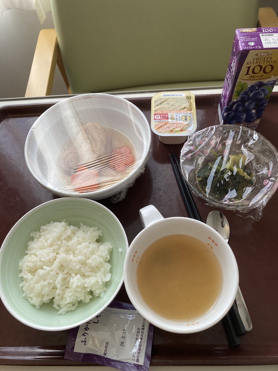 em8HgX2pFSUI's tweet photo. 今朝のお食事。

どんぶり一杯食べて、おかずも食べていたら、一週間で３kg太った。

退院してももうダイエットをしないで
健康的な食事を続けなければと思うけど
やっぱり痩せたい。

 #摂食障害 https://t.co/vq21z44LGn