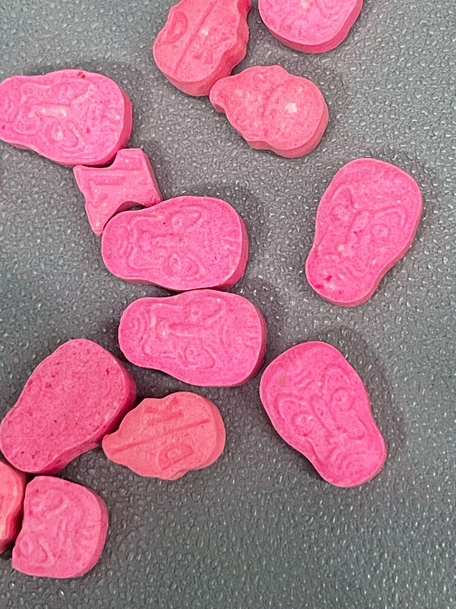 PoliciaMV's tweet photo. Si eres el “narcotraficante” que ha perdido en el bus la mercancía, no te molestes en ir a la oficina de #ObjetosHallados 

Llámanos, te ofrecemos atención personalizada 
☎️092 https://t.co/cQIxt2mrDD
